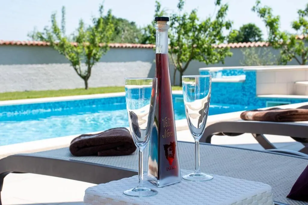 Charming Villa With Pool And Jacuzzi Póla