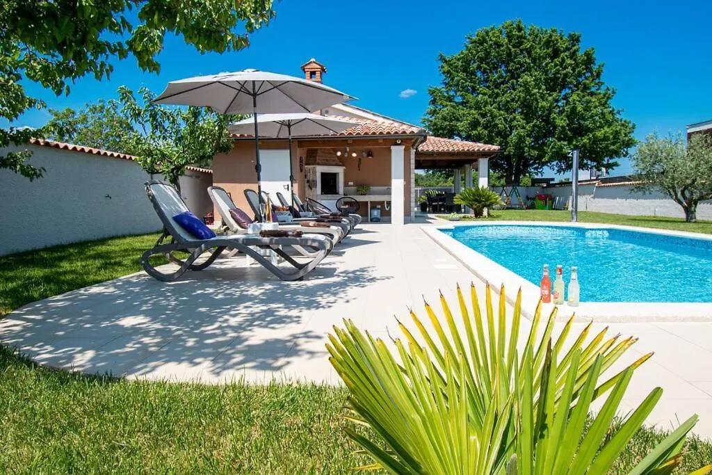 Charming Villa With Pool And Jacuzzi Póla
