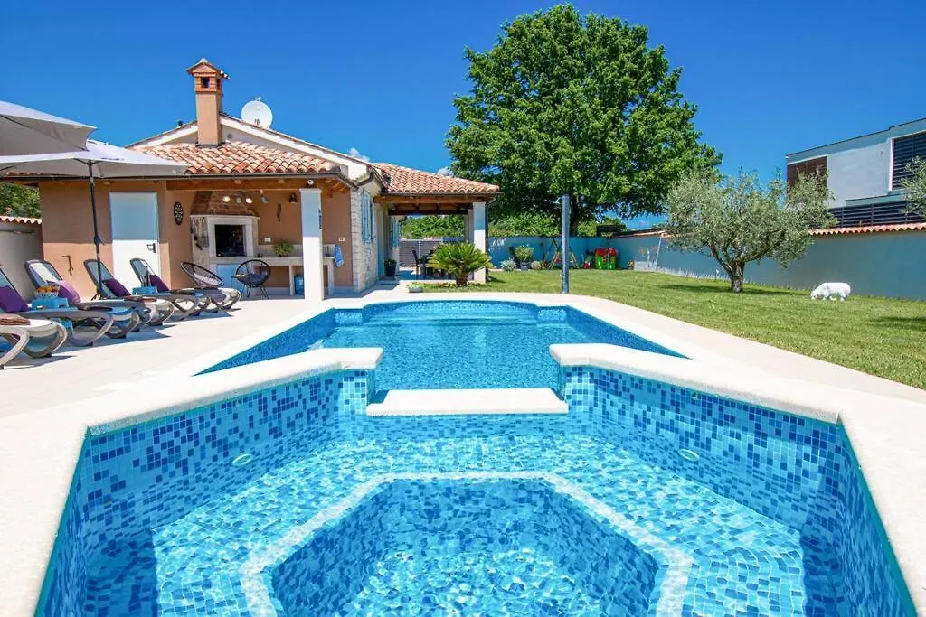 Charming Villa With Pool And Jacuzzi Póla