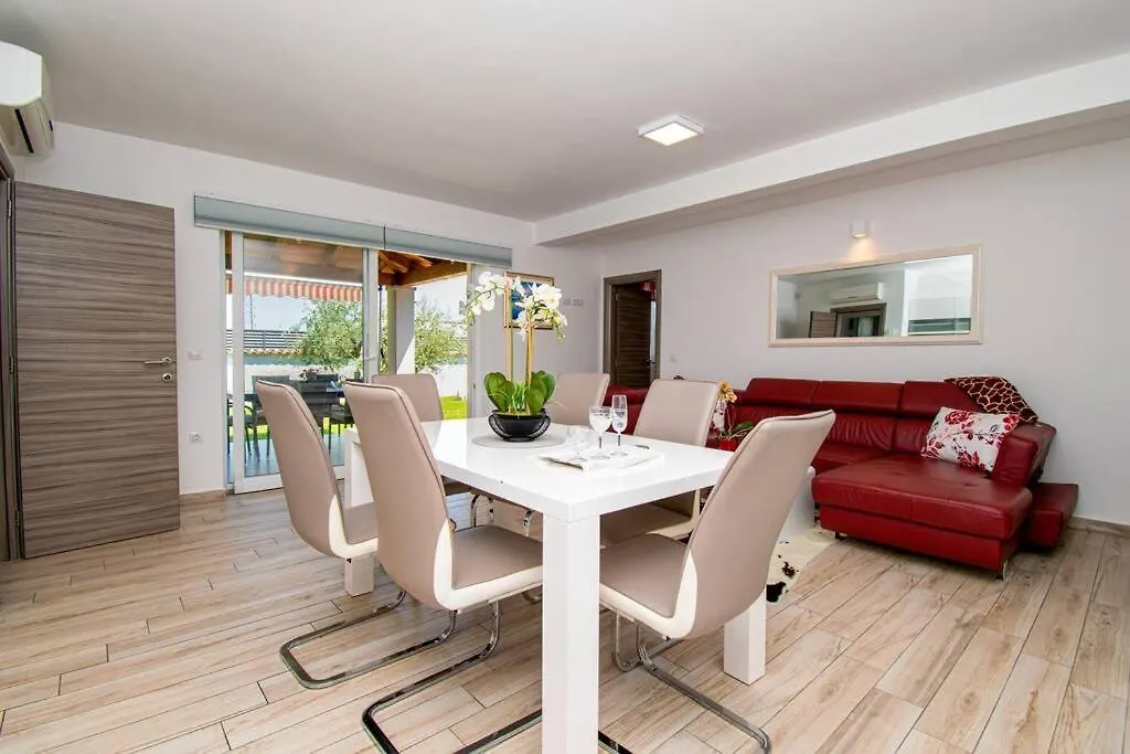 Charming Villa With Pool And Jacuzzi Póla