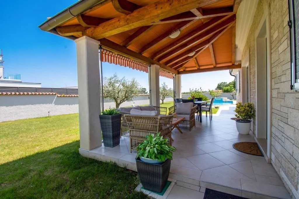 Charming Villa With Pool And Jacuzzi Póla