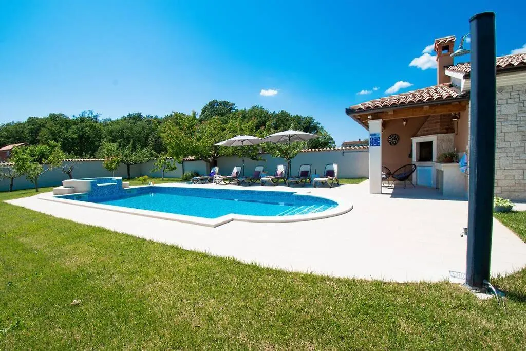 Charming Villa With Pool And Jacuzzi Póla