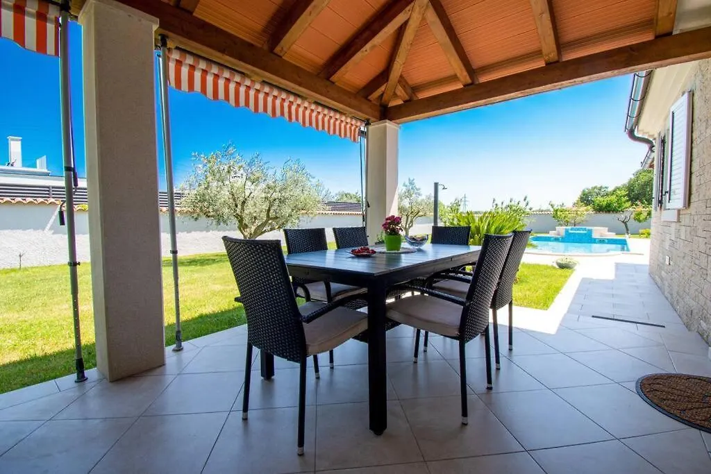 Charming Villa With Pool And Jacuzzi Póla Horvátország