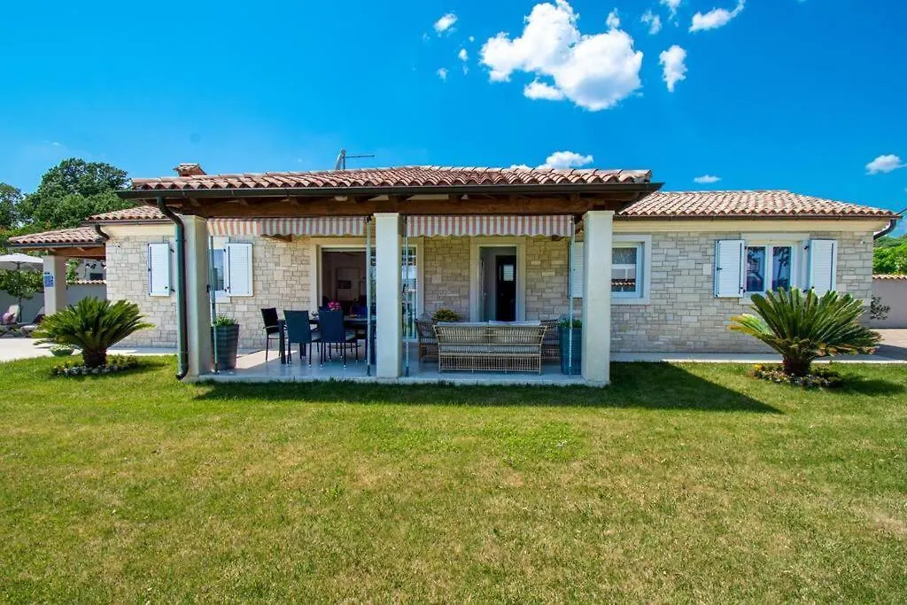 Charming Villa With Pool And Jacuzzi Póla Horvátország
